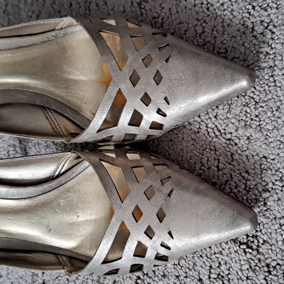 CARLOS Metallic Gold Leather Pumps - Picture 3 of 14